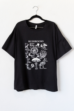Imagen de Remera MUSHROOMS, Remera de algodón corte cuadrado con mangas caídas cortas