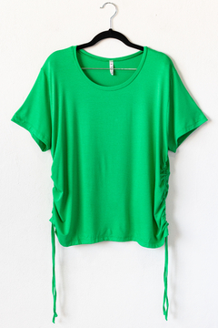 Remera SARAH, Remera de modal cuello redondo con jaretas de ajuste a los laterales en internet