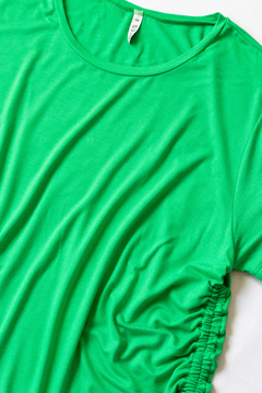 Remera SARAH, Remera de modal cuello redondo con jaretas de ajuste a los laterales - SYES | Mayorista