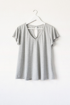 Remera ANNE-SOPHIE, Remera de morley evasé con volados en manga y abertura en espalda - comprar online