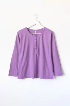 Remera ANGÉLE, Remera recta con cartera en cuello y botones en internet