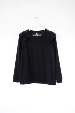 Remera ELEA, Remera con recorte en el delantero y volados en los hombros - tienda online