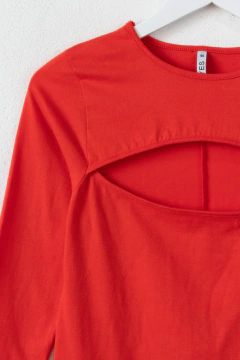 Remera GINA, Remera con abertura en el delantero y cuello redondo - comprar online