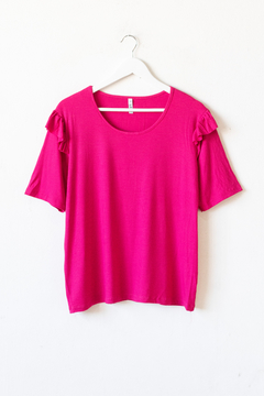 Remera MARLENE, Remera recta con cuello redondo y volados en las mangas - tienda online