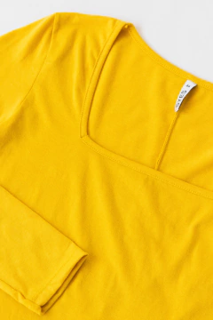 Remera ALICIA, Remera manga larga con escote cuadrado - comprar online
