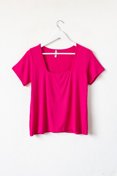 Remera MALI, Remera manga corta con escote rectangular - tienda online