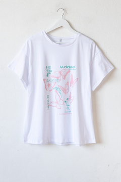 Remera PINA, Remera manga corta y cuello redondo, estampa mariposa - tienda online