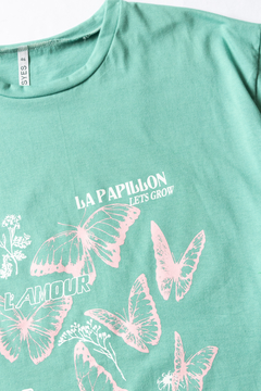 Remera PINA, Remera manga corta y cuello redondo, estampa mariposa - comprar online
