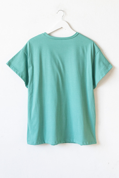 Remera PINA, Remera manga corta y cuello redondo, estampa mariposa en internet