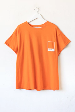 Imagen de Remera PANTONE, Remera recta , Remera oversize recta con cuello redondo Estampa PANTONE