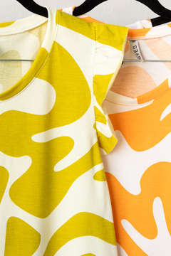 Musculosa GARDENIA, Musculosa de modal estampado con volados en los hombros en internet