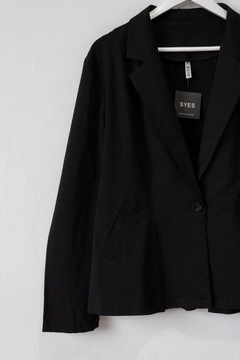 Blazer AGUS, Blazer de bengalina con vivos de bolsillo y un botón en internet