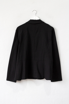 Blazer AGUS, Blazer de bengalina con vivos de bolsillo y un botón - SYES | Mayorista