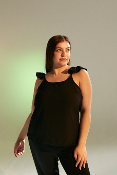 Blusa TURMALINA, Blusa lisa con breteles finos y volados metidos en el bretel