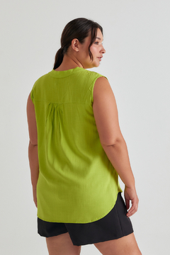 Blusa MAITE, Blusa de lino elastizado de cuello mao sin mangas y con bolsillo plaqué - comprar online