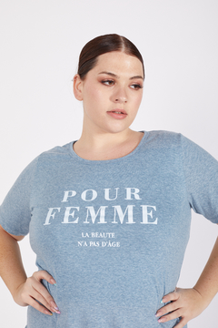 Remera CATHERINA, Remera de algodón con cuello bote y terminaciones curvas estampa FEMME - SYES | Mayorista