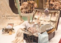 AJUAR DE NOVIA JUEGO DE TOILETTE ANTIGUO CEPILLOS ESPEJO DE MANO ANTIGUO - comprar online