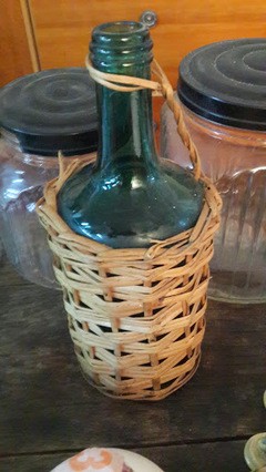 ALQUILER DE OBJETOS DE COCINA ANTIGUA-FRASCOS LATAS- OLLA-SARTEN- MOLINILLO - en internet