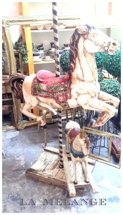ALQUILER CABALLITO MECEDOR y CARRUSEL VINTAGE en internet
