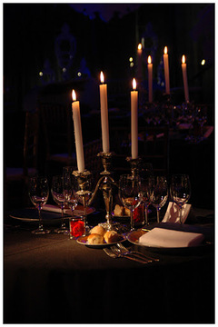CANDELABROS DE ESTILO METAL PLATA Y MARCOS FRANCESES - NOCHE PARISINA -AÑO NUEVO HOTEL SOFITEL - LA MELANGE 
