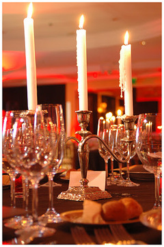 CANDELABROS DE ESTILO METAL PLATA Y MARCOS FRANCESES - NOCHE PARISINA -AÑO NUEVO HOTEL SOFITEL