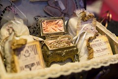 AJUAR DE NOVIA JUEGO DE TOILETTE ANTIGUO CEPILLOS ESPEJO DE MANO ANTIGUO en internet