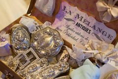 JUEGO DE TOILETTE ANTIGUO CEPILLOS ESPEJO DE MANO ANTIGUO
