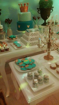 COPONES SILLON CORONAS ARPAS DORADAS - CANDELABROS AMBIENTACION LEPETIT BOUTIQUE PASTRY " PRINCES MICKEY"