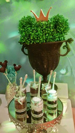 COPONES SILLON CORONAS ARPAS DORADAS - CANDELABROS AMBIENTACION LEPETIT BOUTIQUE PASTRY " PRINCES MICKEY" - comprar online