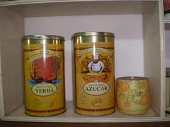 ALQUILER DE OBJETOS DE COCINA ANTIGUA-FRASCOS LATAS- OLLA-SARTEN- MOLINILLO - - LA MELANGE 