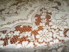Imagen de ALQUILER MANTELES , SERVILLETAS, CARPETAS, CAMINOS , MANTELERIA ANTIGUA