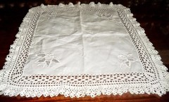 ALQUILER MANTELES , SERVILLETAS, CARPETAS, CAMINOS , MANTELERIA ANTIGUA (copia) en internet