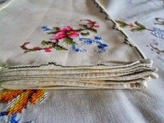 Imagen de ALQUILER MANTELES , SERVILLETAS, CARPETAS, CAMINOS , MANTELERIA ANTIGUA (copia)
