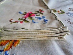 Imagen de ALQUILER MANTELES , SERVILLETAS, CARPETAS, CAMINOS , MANTELERIA ANTIGUA