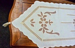 ALQUILER MANTELES , SERVILLETAS, CARPETAS, CAMINOS , MANTELERIA ANTIGUA - LA MELANGE 