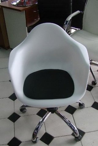 Imagen de Sillon Eames Blanco Giratorio Para Pc Escritorio Ruedas