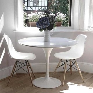 Combo Mesa Tulip 80 + 2 Sillas Eames- Alto Impacto