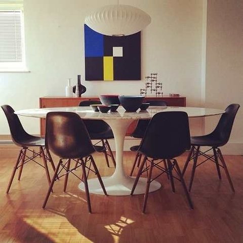 Mesa Tulip Oval 180 + 6 Silla Eames P Oscura - Alto Impacto