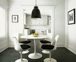 Combo Mesa Tulip 140 Cm Laca + 4 Sillas Tulip- Alto Impacto