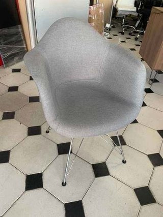 Imagen de Sillon Daw Eames Tapizada Base Madera - Alto Impacto