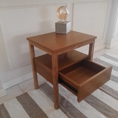 Mesa de Luz Petiribi - Madera Maciza
