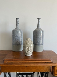 Cabeza de Buda gris