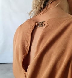 Musculosa TAO tostado - GUIOTTO Indumentaria 