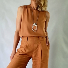 Musculosa TAO tostado - comprar online