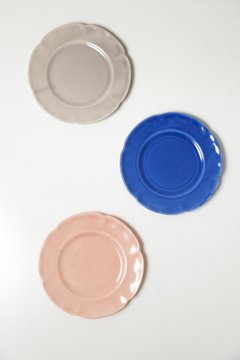 Platos de colores en internet