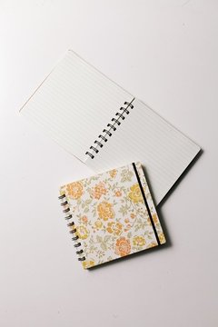 Cuaderno de hojas rayadas