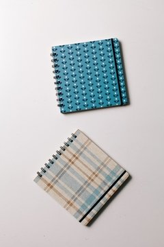 Cuaderno de hojas rayadas en internet