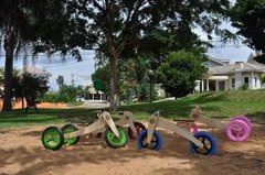 Bicicleta de Madeira Woodbike Camará Movelaria - Cor Azul - Lá no parque Brinquedos Educativos