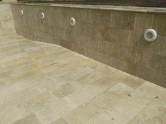 REVESTIMIENTO TRAVERTINO MATE (Barrio El Encuentro) - PISCINAS ZUMAAC 