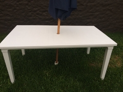 MESA FUTURA + 4 SILLAS BLANCAS IBIZA en internet